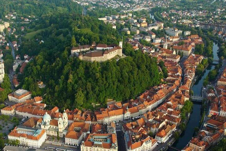 New Central Studios Ljubljana Exteriör bild